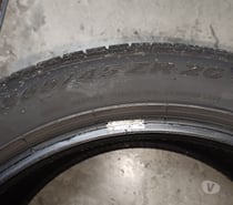 A vendre 4 pneus Pirelli 265 45 20