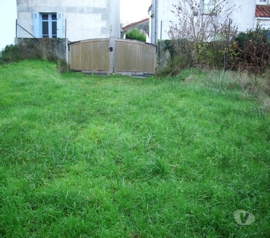 Parkings - Garages Charente-Maritime Mornac sur Seudre - 17113 - Photos Vivastreet Jardin 150 m² à louer centre historique Mornac sur Seudre