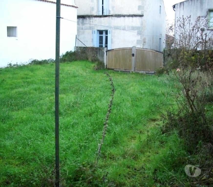 Parkings - Garages Charente-Maritime Mornac sur Seudre - 17113 - Photos Vivastreet Jardin 150 m² à louer centre historique Mornac sur Seudre