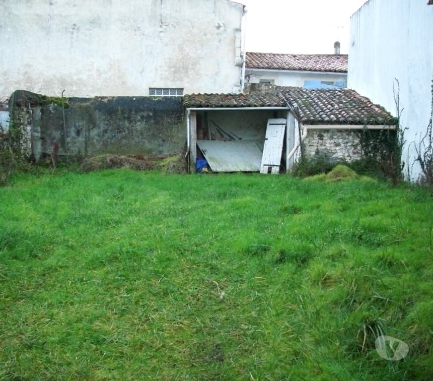 Parkings - Garages Charente-Maritime Mornac sur Seudre - 17113 - Photos Vivastreet Jardin 150 m² à louer centre historique Mornac sur Seudre