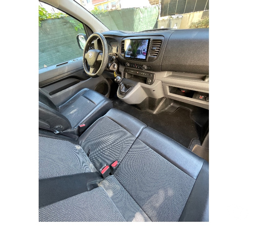 Véhicules commerciaux & utilitaires d'occasion Alpes-Maritimes Cagnes sur Mer - 06800 - Photos Vivastreet TOYOTA PROACE 2.0 diesel 122ch 2018 139000km