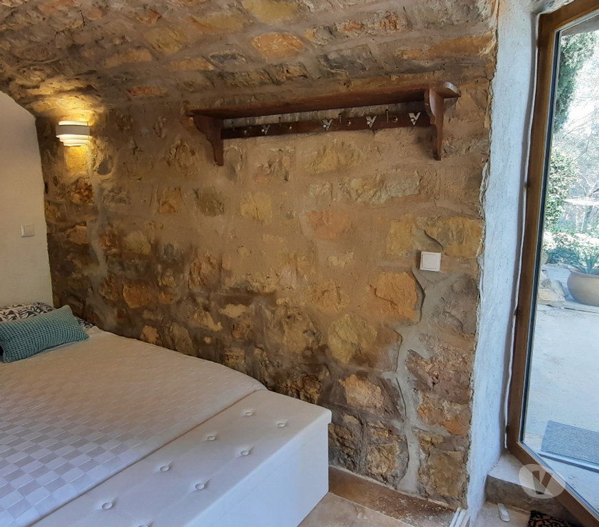 Location maison meublée Var Lorgues - 83510 - Photos Vivastreet Maison au milieu des bois