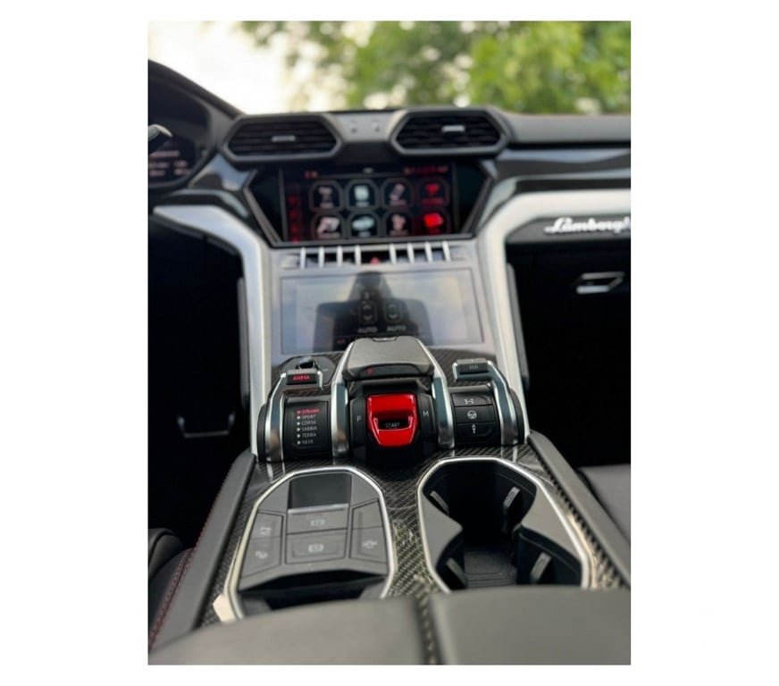 Voiture d'occasion Alpes-Maritimes Cagnes sur Mer - 06800 - Photos Vivastreet Lamborghini Urus – 2021 – 650 ch – 49 000 km
