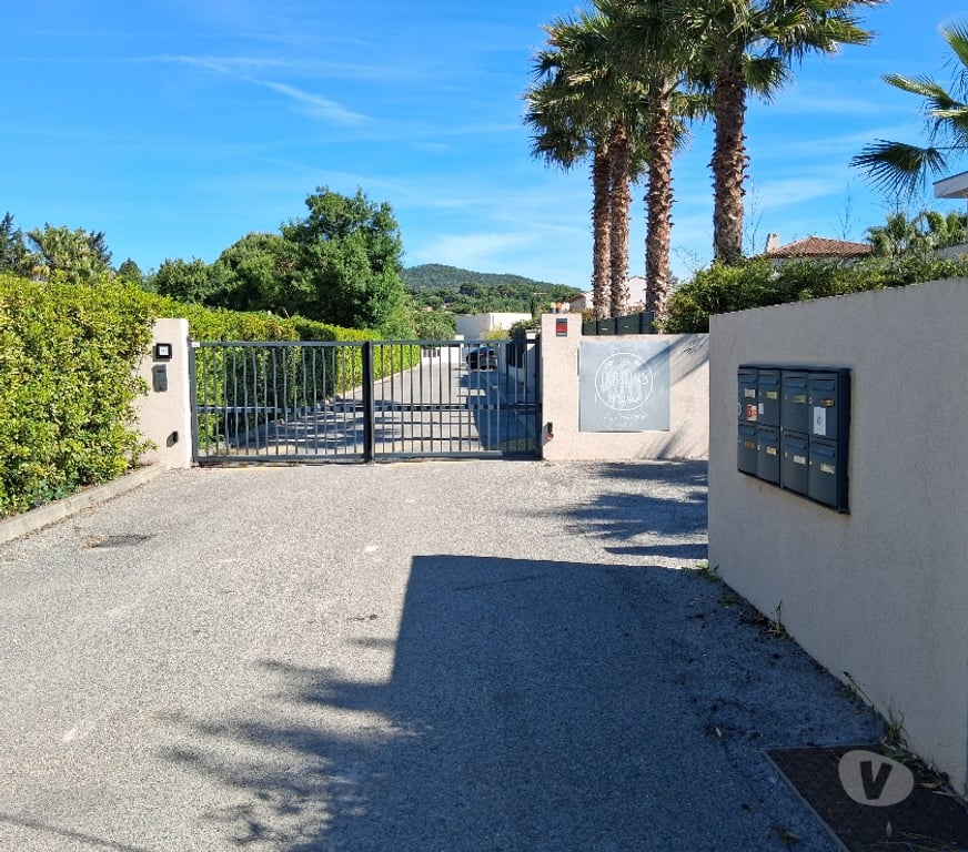 Vente Maison Var Grimaud - 83310 - Photos Vivastreet Villa 6 pièces 4 salles de bains
