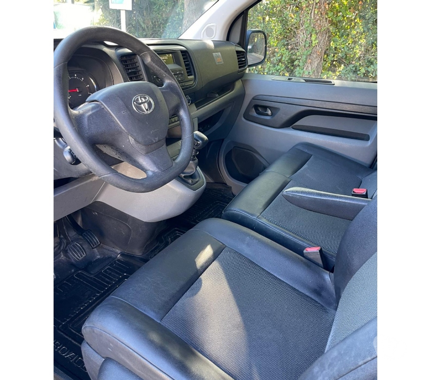 Véhicules commerciaux & utilitaires d'occasion Alpes-Maritimes Cagnes sur Mer - 06800 - Photos Vivastreet Toyota Proace 2.0 D4-D 120 ch – L3 H1 3 places 80000KM