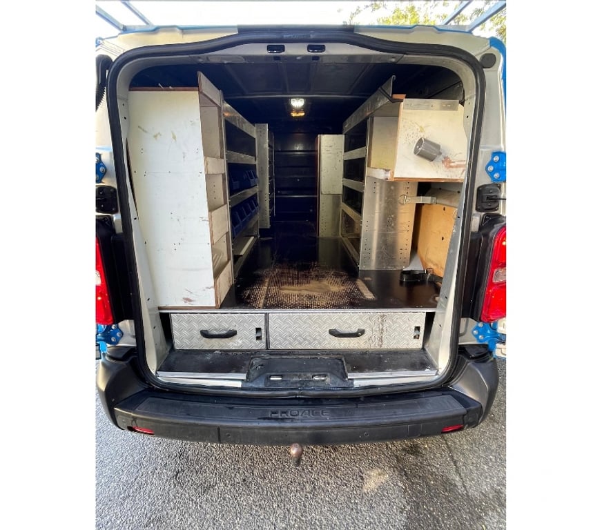 Véhicules commerciaux & utilitaires d'occasion Alpes-Maritimes Cagnes sur Mer - 06800 - Photos Vivastreet Toyota Proace 2.0 D4-D 120 ch – L3 H1 3 places 80000KM