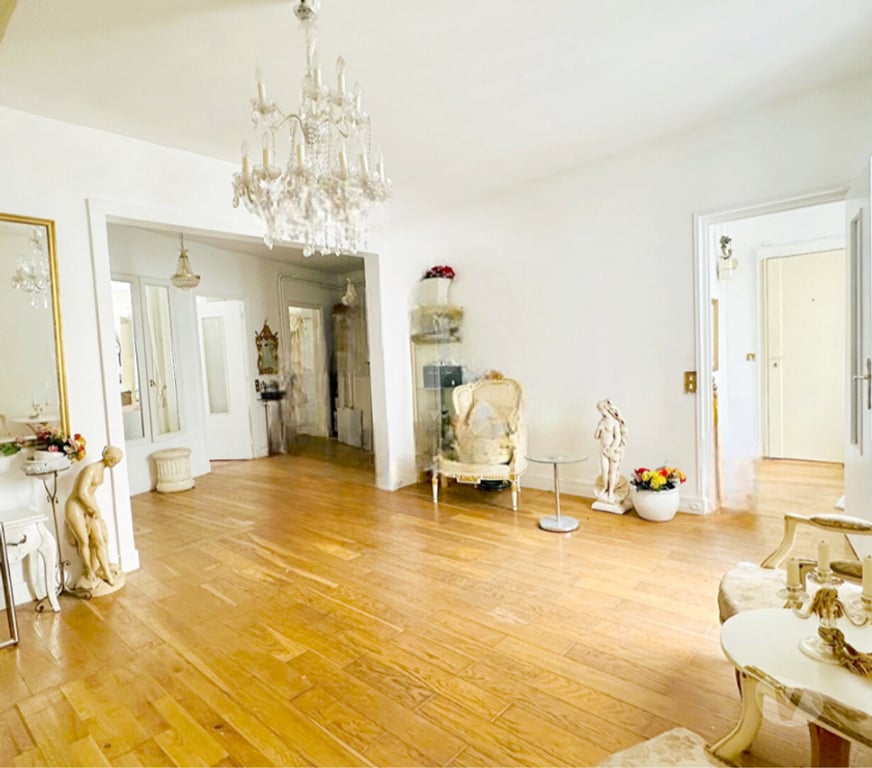 Appartements à vendre Paris Paris 9ème ardt - 75009 - Photos Vivastreet Appartement familial 4-5 pièces, 98 m2 Martyrs Drouot