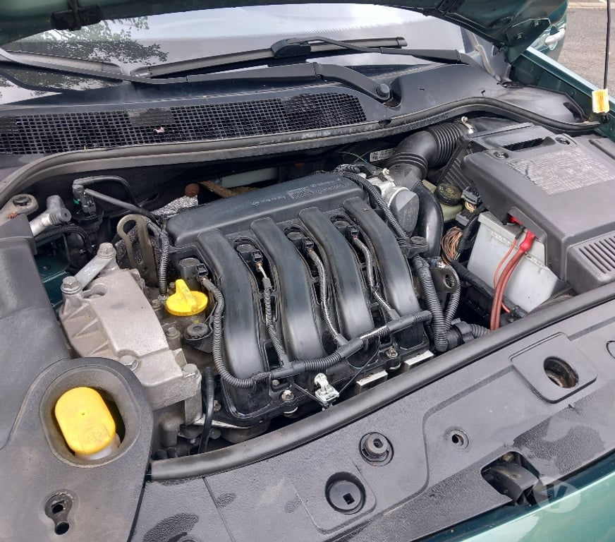 Voiture d'occasion Puy-de-Dôme Riom - 63200 - Photos Vivastreet Renault Mégane 2 1.6 i 16v lux privilège