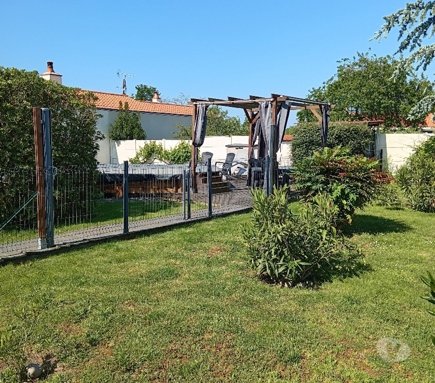 Vente Maison Vendée Ste Foy - 85150 - Photos Vivastreet PARTICULIER MAISON DE PLAIN-PIED AVEC PISCINE
