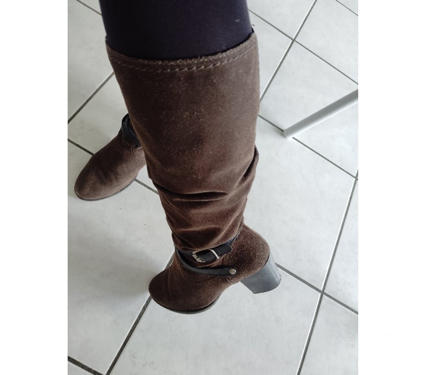 Chaussures Paris Paris 5ème ardt - 75005 - Photos Vivastreet Bottes à talons marrons noirs