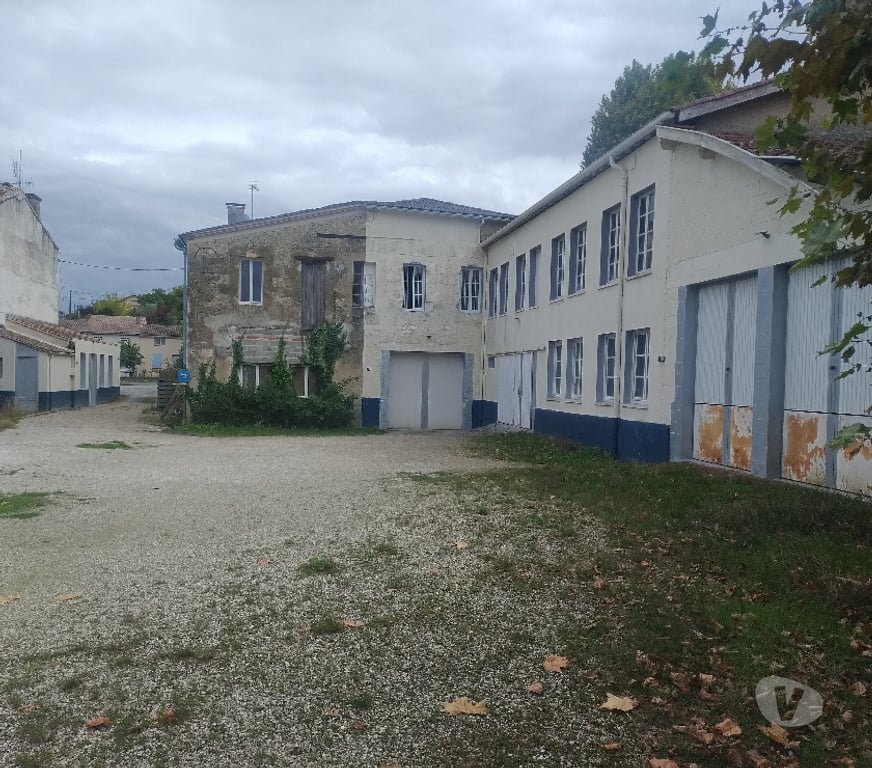 Parkings - Garages Lot-et-Garonne Miramont de Guyenne - 47800 - Photos Vivastreet GARAGE GARDE MEUBLE