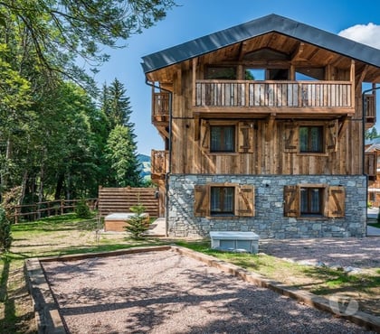 locations saisonnieres Les Gets Haute-Savoie - Photos Vivastreet Chalet de luxe avec jacuzzi privé