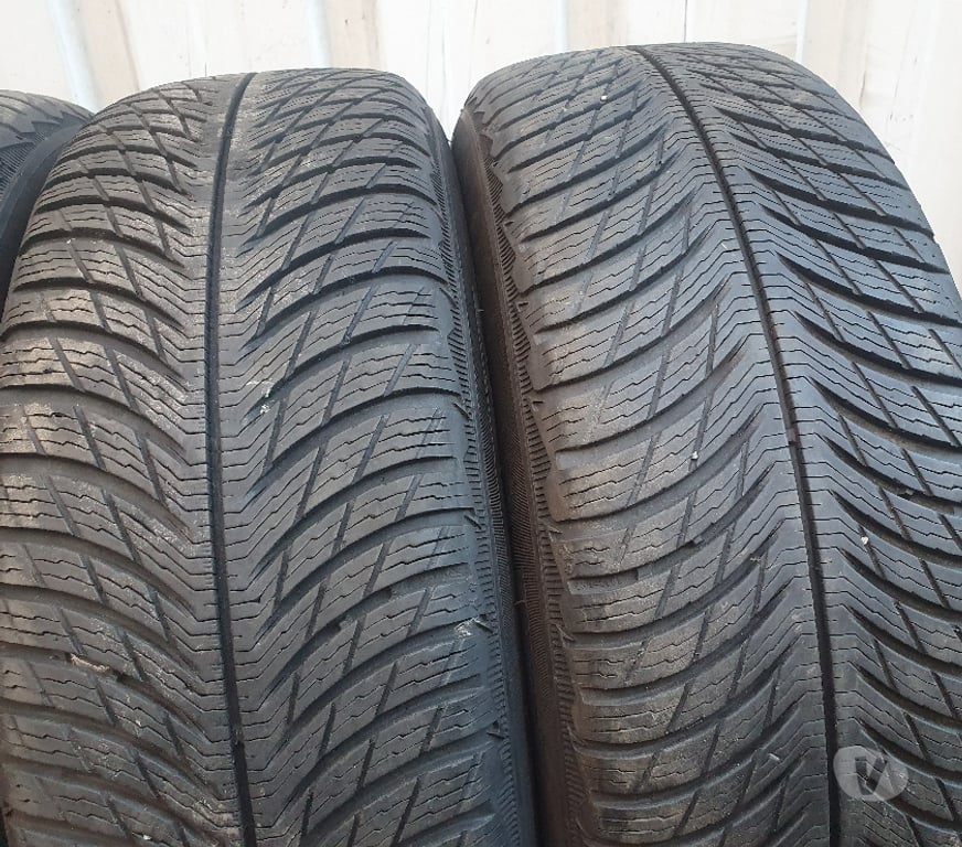 Pièces et services auto Loire St Etienne - Photos Vivastreet 4 roues neige Prius Wagon 205 60 16 96H Michelin envoi rapi