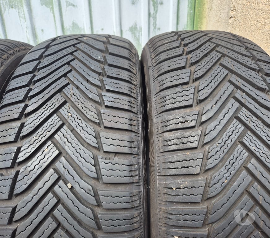 Pièces et services auto Loire St Etienne - Photos Vivastreet 4 pneus neige Michelin A6 205 55 17 95H envoi rapide possibl