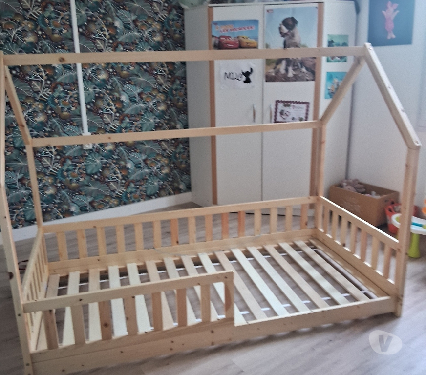 Equipements bébés Dordogne St Aulaye - 24410 - Photos Vivastreet Lit cabane plus matelas