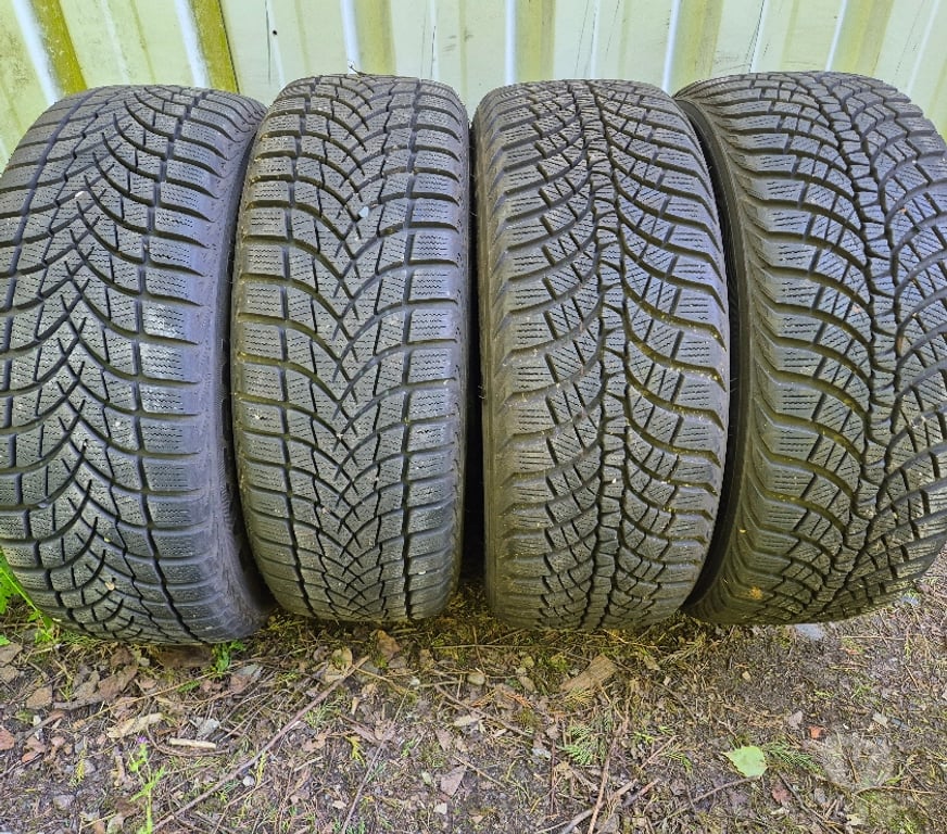 Pièces et services auto Loire St Etienne - Photos Vivastreet 4 roues neige 215 55 16 93H Citroen Grand Picasso envoi rapi