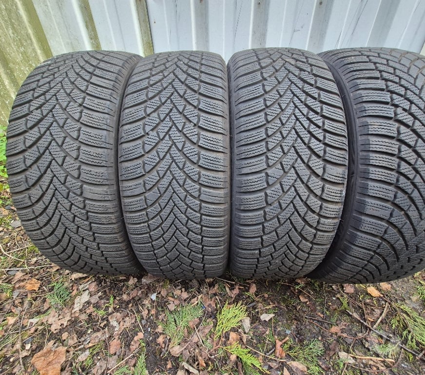 Pièces et services auto Loire St Etienne - Photos Vivastreet 4 pneus neige 205 50 19 94V Bridgestone envoi rapide possibl