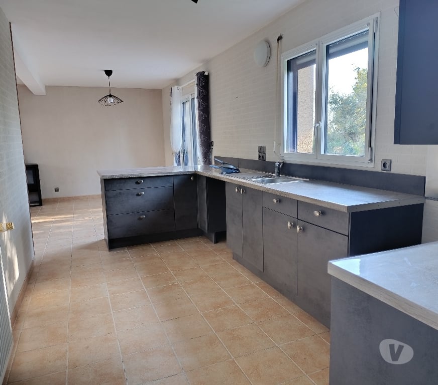 Location maison Finistère Locmaria Plouzane - 29280 - Photos Vivastreet MAISON INDIVIDUELLE T7 5 CHAMBRES AVEC TERRAIN CLOS