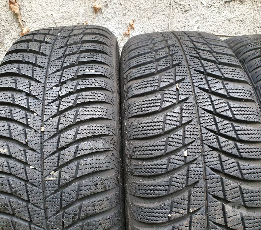 Pièces et services auto Loire St Etienne - Photos Vivastreet 4 roues neige Ford Cmax 205 55 16 91H envoi rapide possible