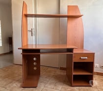 Bureau moderne en bon état