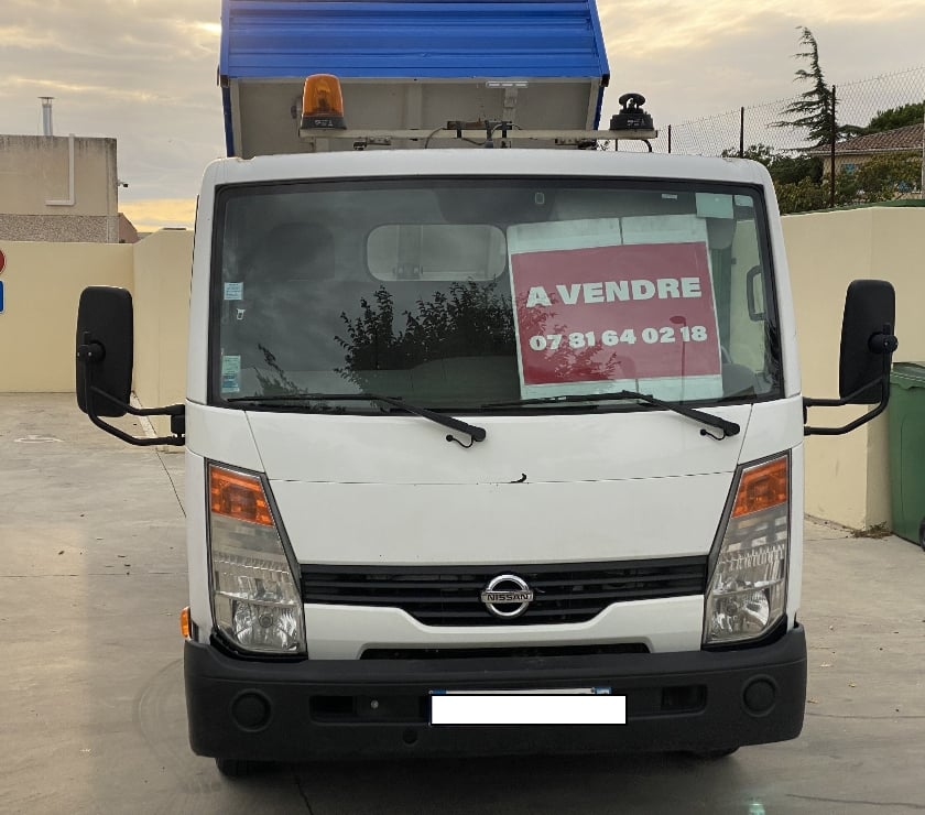 Véhicules commerciaux & utilitaires d'occasion Hérault Agde - 34300 - Photos Vivastreet Nissan cabstar benne double cabine 6 places comme neuf contr