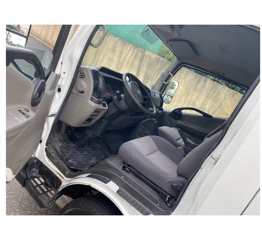 Véhicules commerciaux & utilitaires d'occasion Hérault Agde - 34300 - Photos Vivastreet Nissan cabstar benne double cabine 6 places comme neuf contr