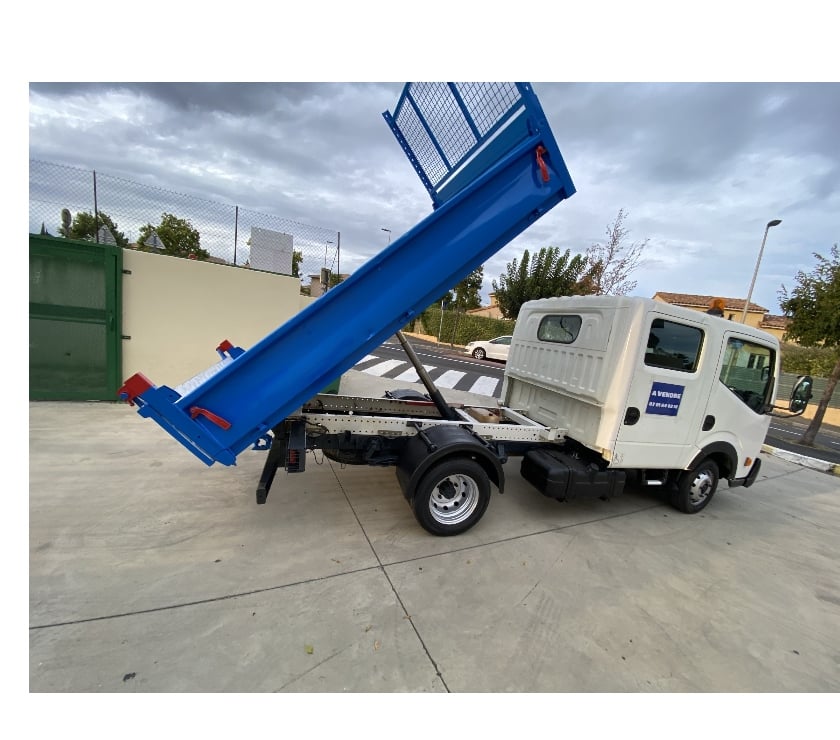 Véhicules commerciaux & utilitaires d'occasion Hérault Agde - 34300 - Photos Vivastreet Nissan cabstar benne double cabine 6 places comme neuf contr