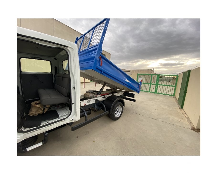 Véhicules commerciaux & utilitaires d'occasion Hérault Lodeve - 34700 - Photos Vivastreet Nissan benne. cabstar benne double cabine 6 places comme neu