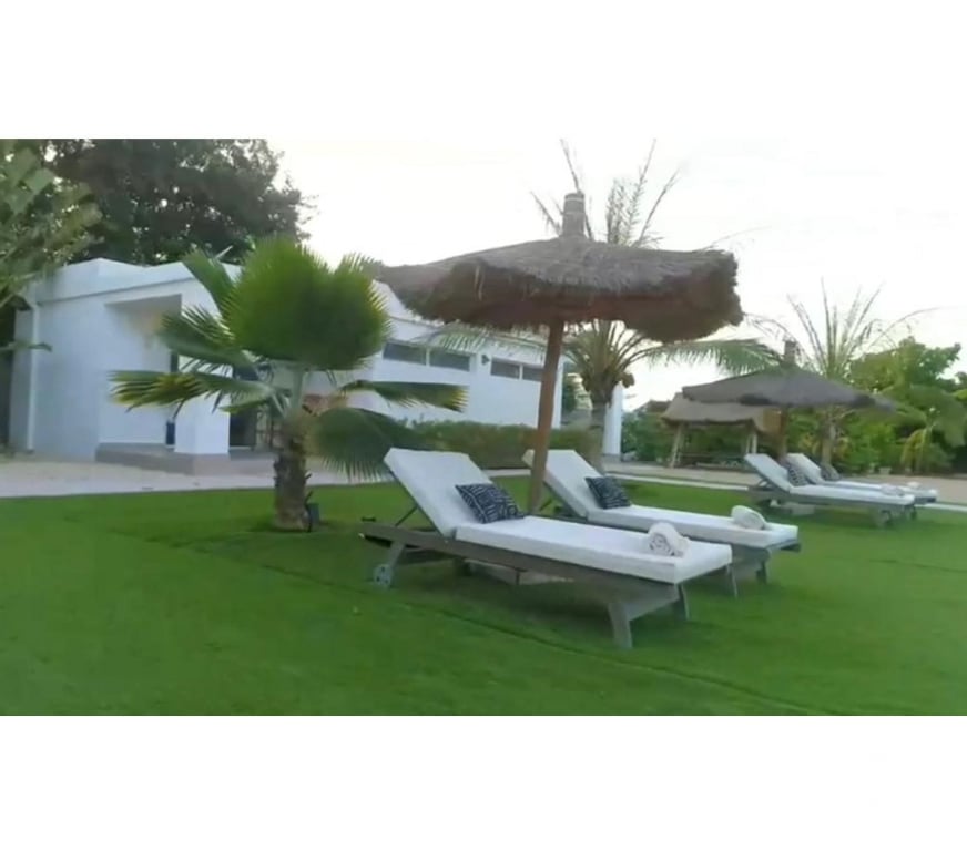 Vente Maison Sénégal - Photos Vivastreet GRANDE VILLA AVEC PISCINE A VENDRE NGAPAROU