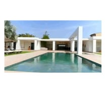 GRANDE VILLA AVEC PISCINE A VENDRE NGAPAROU