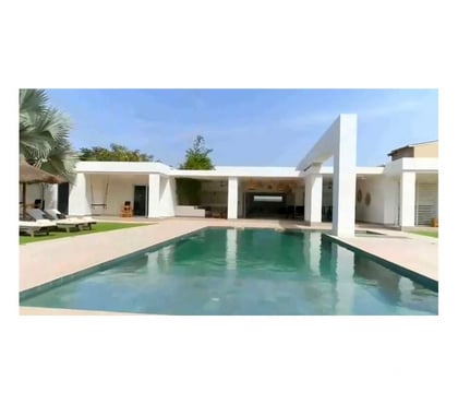 Vente Maison - Photos Vivastreet GRANDE VILLA AVEC PISCINE A VENDRE NGAPAROU