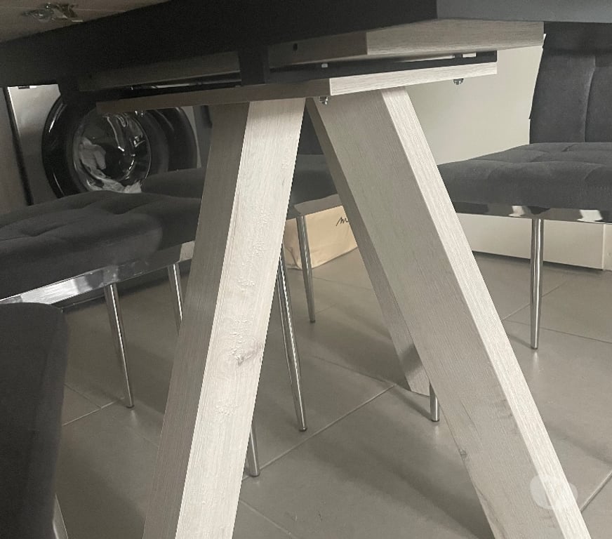Ameublement & art de la table Aude Narbonne - Photos Vivastreet Très belle table ronde extensible neuve modèle Artico