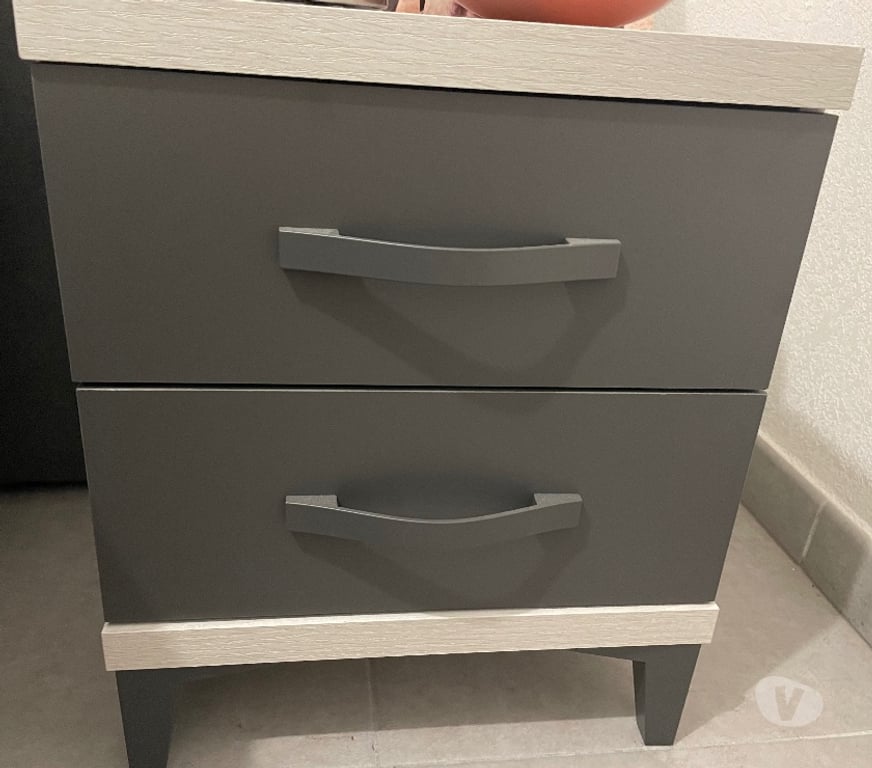 Ameublement & art de la table Aude Narbonne - Photos Vivastreet Deux tables de chevet neuves beige et noire