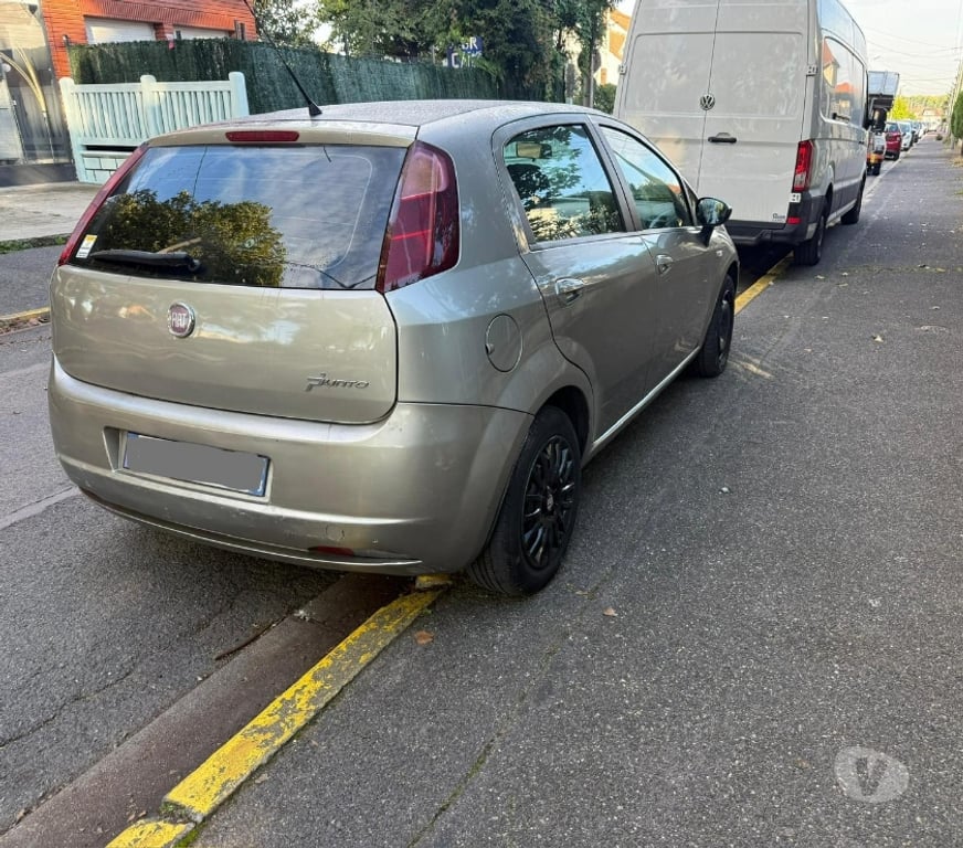 Voiture d'occasion Seine-Saint-Denis Tremblay en France - 93290 - Photos Vivastreet Fiat Punto Grande 1.3mjtd CT OK