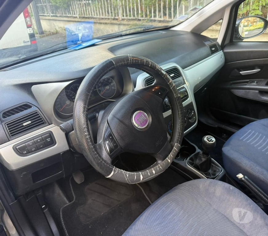 Voiture d'occasion Seine-Saint-Denis Tremblay en France - 93290 - Photos Vivastreet Fiat Punto Grande 1.3mjtd CT OK