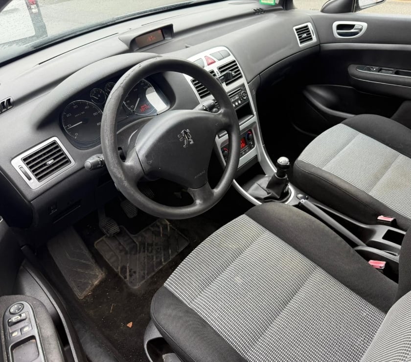 Voiture d'occasion Seine-Saint-Denis Tremblay en France - 93290 - Photos Vivastreet Peugeot 307 1.6 HDI CT OK