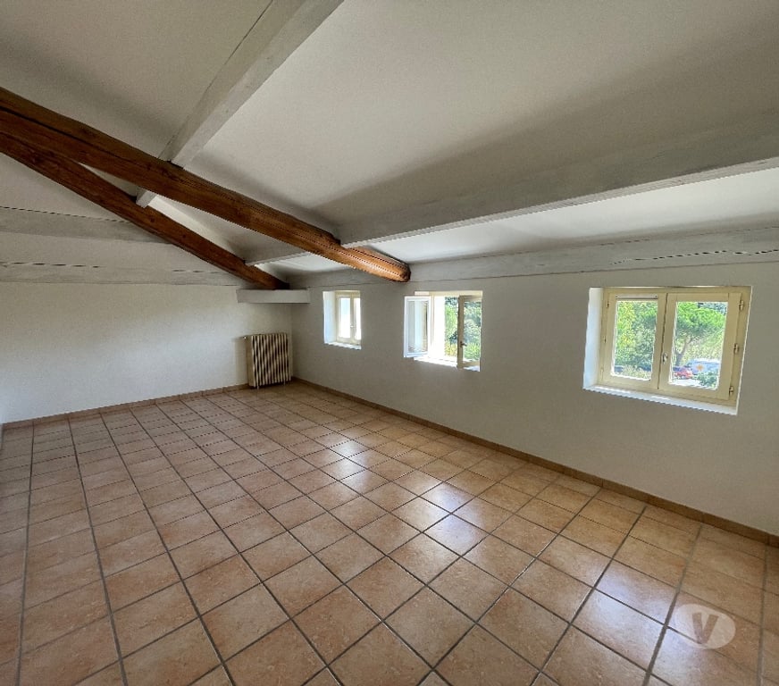 Location appartement Drôme Nyons - 26110 - Photos Vivastreet GRAND T3 CENTRE VILLE
