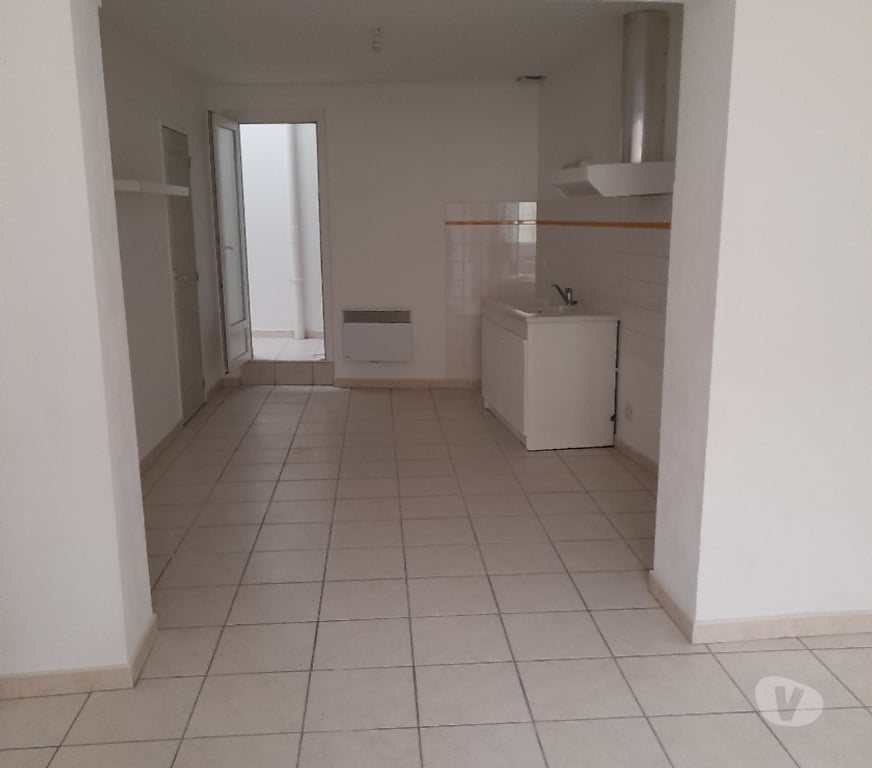 Location appartement Gard Calvisson - 30420 - Photos Vivastreet A LOUER Appartement 58 m2 centre village