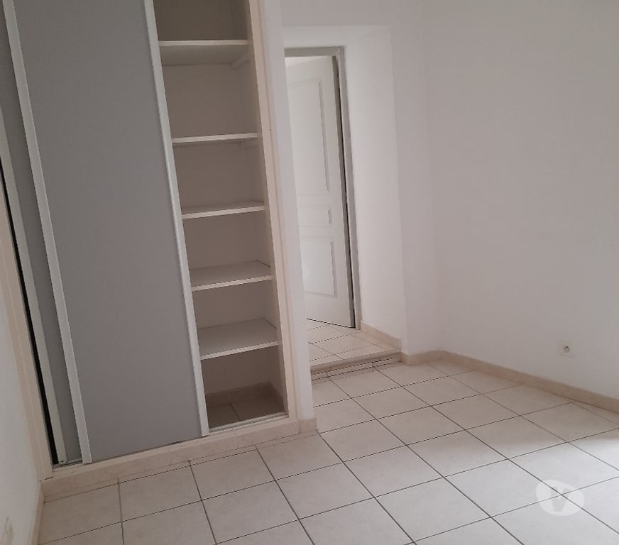 Location appartement Gard Calvisson - 30420 - Photos Vivastreet A LOUER Appartement 58 m2 centre village