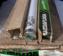 Photos Vivastreet Tubes néons fluor prestiflus mazda 60 CM 18 watts NEUFS