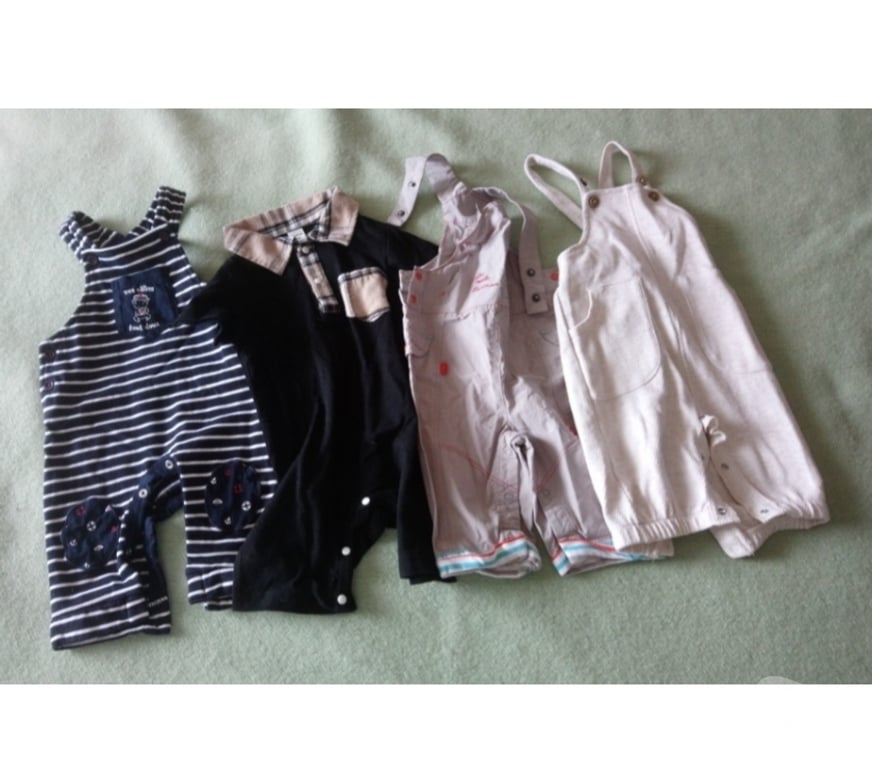 Vêtements bébés Seine-Saint-Denis La Courneuve - 93120 - Photos Vivastreet Lot vêtements bébé