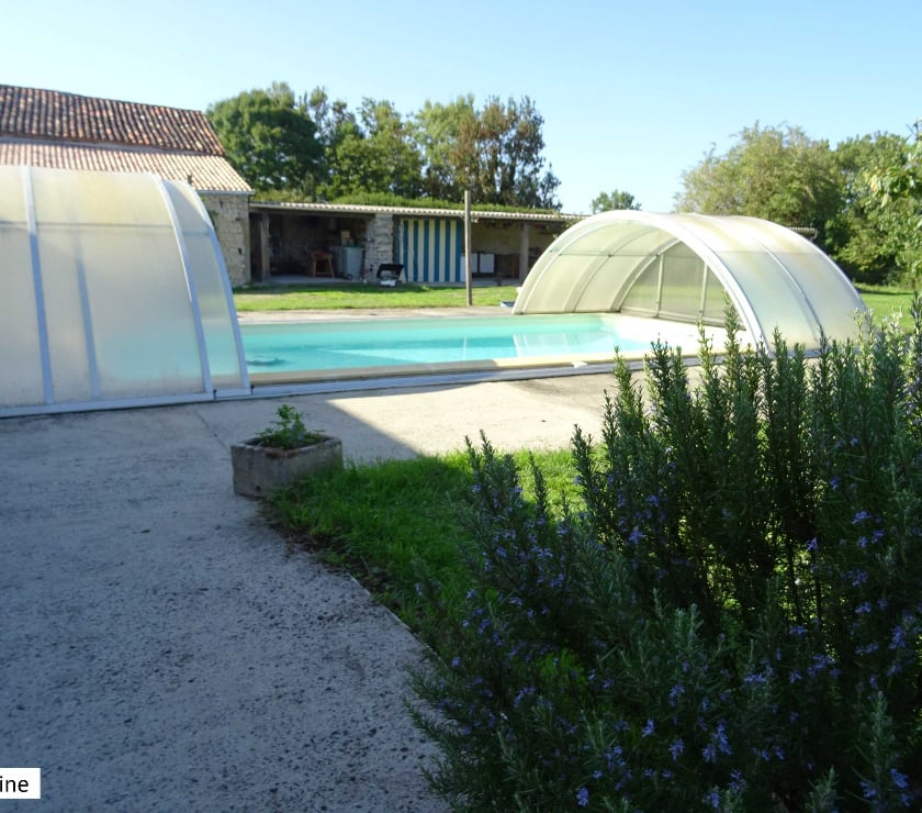 Vente Maison Charente-Maritime Tonnay Boutonne - 17380 - Photos Vivastreet Maison charentaise rénovée 300m2