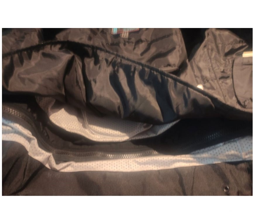 Pièces et services moto Ariège Saverdun - 09700 - Photos Vivastreet Blouson cuir moto IXON protections + doublure