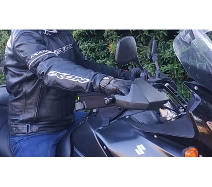 Pièces et services moto Saverdun Ariège - Photos Vivastreet Blouson cuir moto IXON protections + doublure