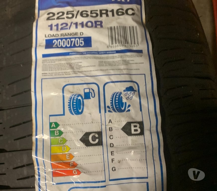 Pièces et services auto Gironde Le Pian sur Garonne - 33490 - Photos Vivastreet Paire de pneus neufs utilitaire 225 65R16