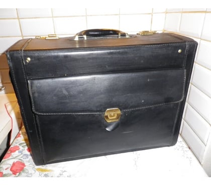 Accessoires & Bagagerie Fontenay le Fleury Yvelines - Photos Vivastreet Valise de Pilote en Cuir PC