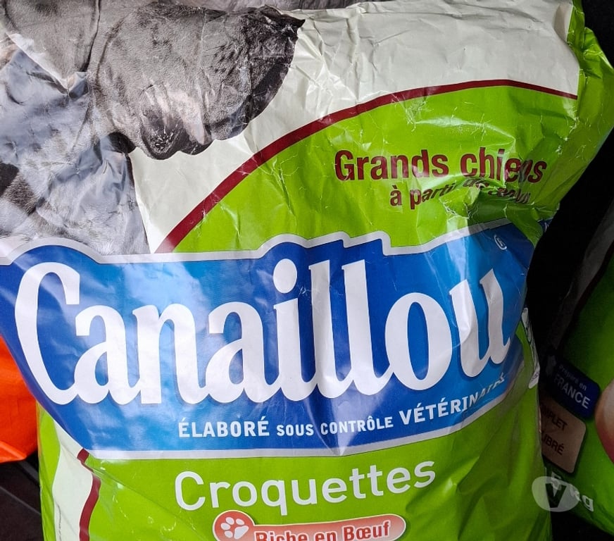 Services, accessoires animaux Loire-Atlantique Donges - 44480 - Photos Vivastreet Cède 3 sacs de croquettes pour chien