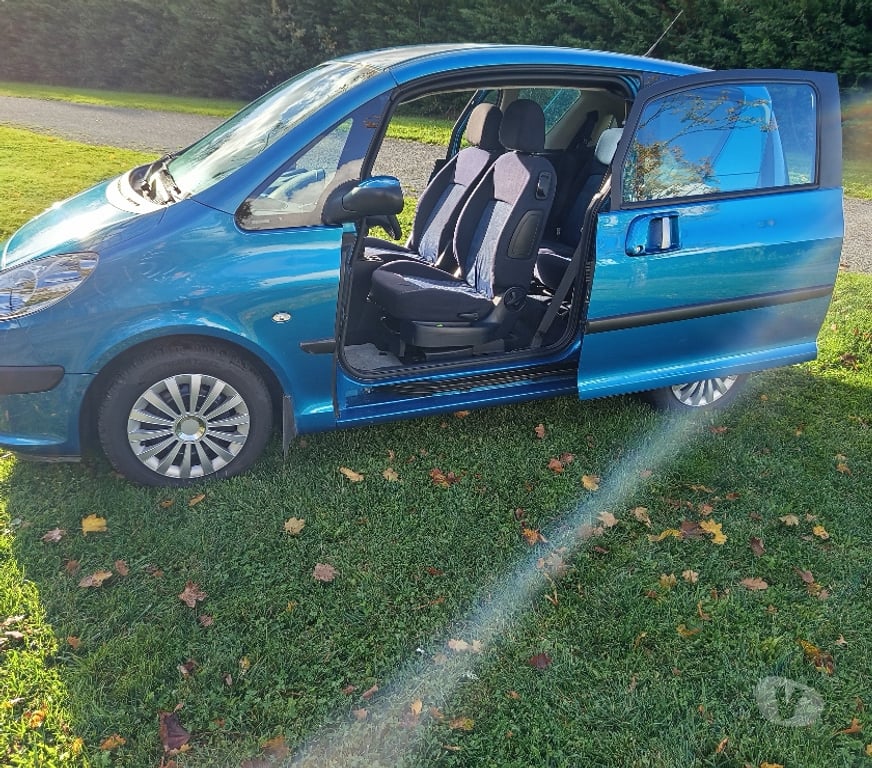 Voiture d'occasion Vienne Marcay - 86370 - Photos Vivastreet PEUGEOT 1007 TRENDY