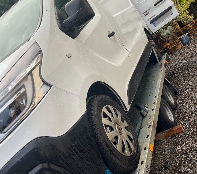 Véhicules commerciaux & utilitaires d'occasion Corrèze Objat - 19130 - Photos Vivastreet trafic 2,0 dci 120, moteur hs, echange possible