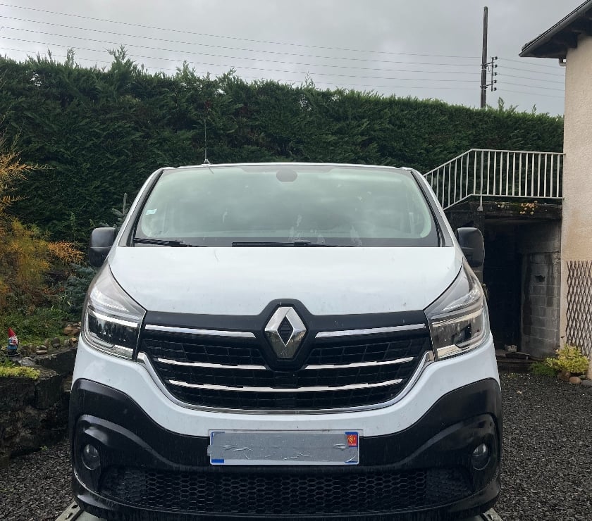 Tracteur & camion occasion Objat Corrèze - Photos Vivastreet trafic 2,0 dci 120, moteur hs, echange possible